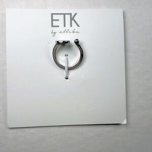 Ettika Round Ball Open Nailhead Ring Silver sz:6